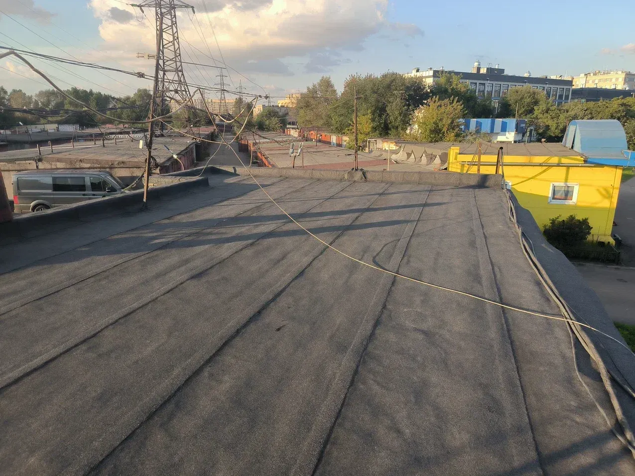 Новая наплавляемая кровля административного здания ГСК на Маршала Жукова, 17 после ремонта