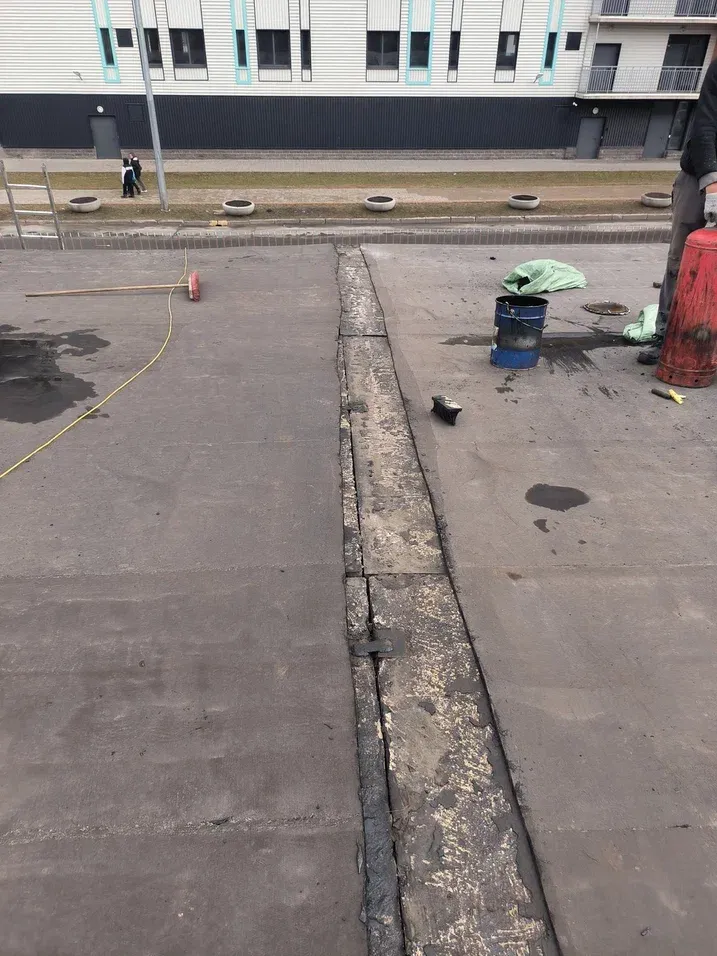 Подготовка основания кровли гаража перед ремонтом и отсечкой на Пискаревском проспекте