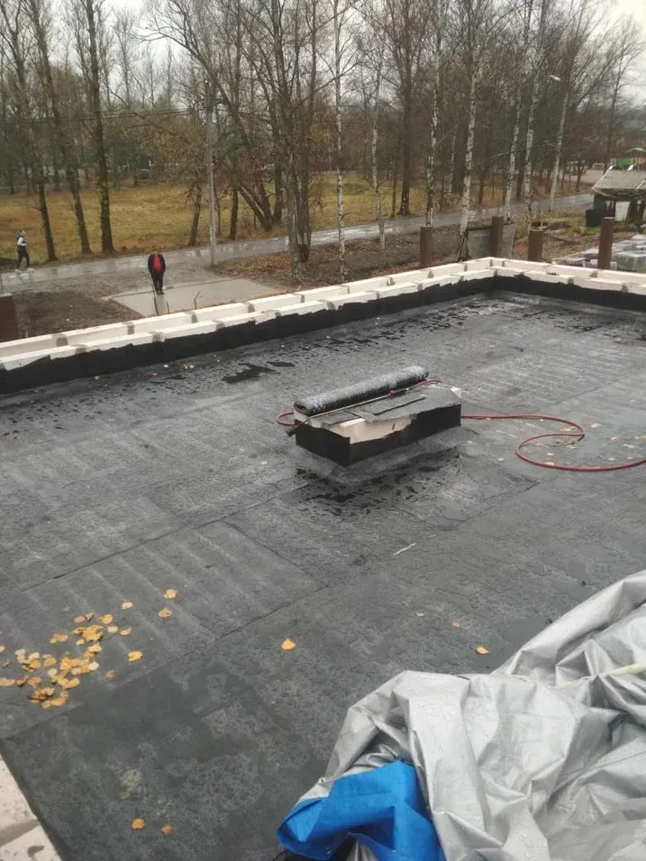 Подготовленная стяжка и основание кровли дома в Сестрорецке до укладки Унифлекса